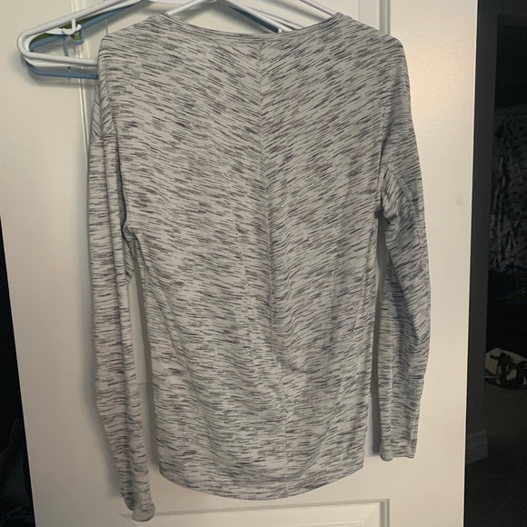 Lululemon Long Sleeve BNWOT - Picture 3 of 4